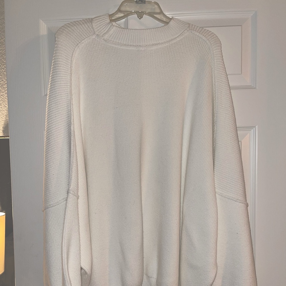 Free people white oversized sweater NEVER BEEN WORN